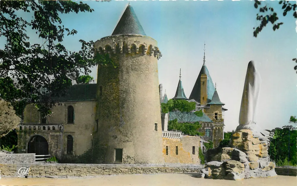 Le Donjon et Notre-Dame de la Recouvrance — Côte de Jade, Pornic — Réal-Photo - Recto