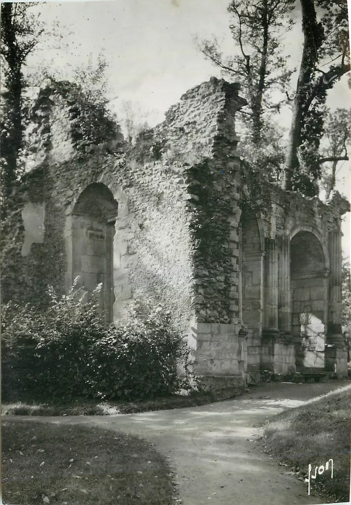 Coulommiers (S.-et-M.) — El parque de las Capucinas. Ruinas del antiguo dominio — Les Éditions d'Art, Rue Magel, 4111 - Anverso