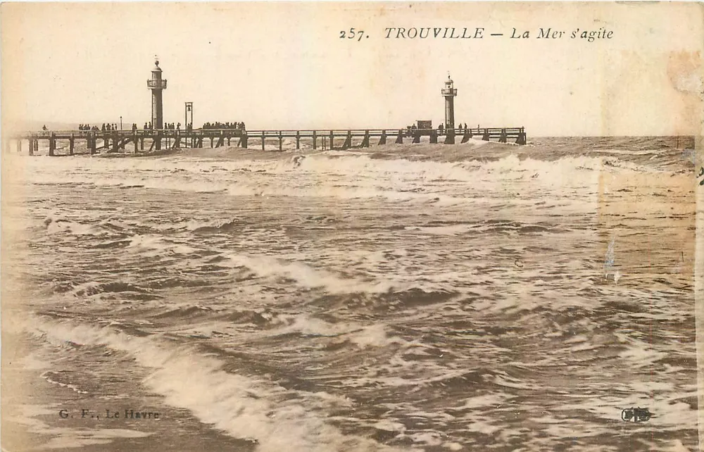 Trouville — O Mar se agita — G. F. Le Havre, n° 257 - Frente