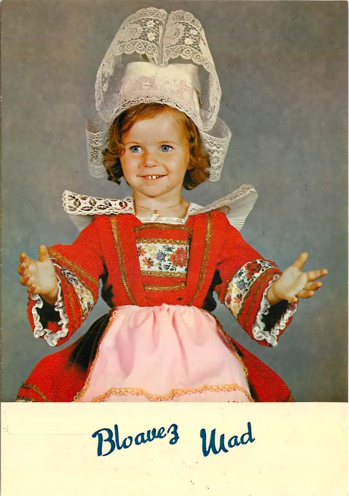 Menina pequena com traje de Fouesnant — Les Éditions Jean Audierne, Série H No 33 - Frente