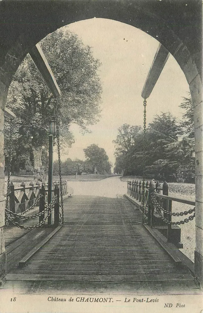 Castelo de CHAUMONT — O Pont-Levis — ND Phot - Frente