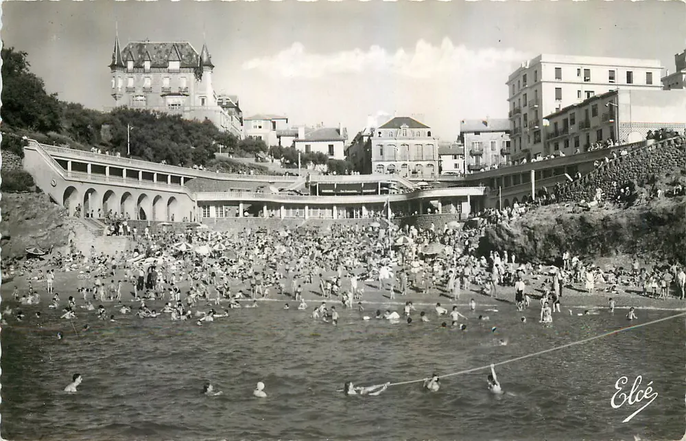 La Plage du Port Vieux — Biarritz — Éditeur Elcée, série 7075 - Recto