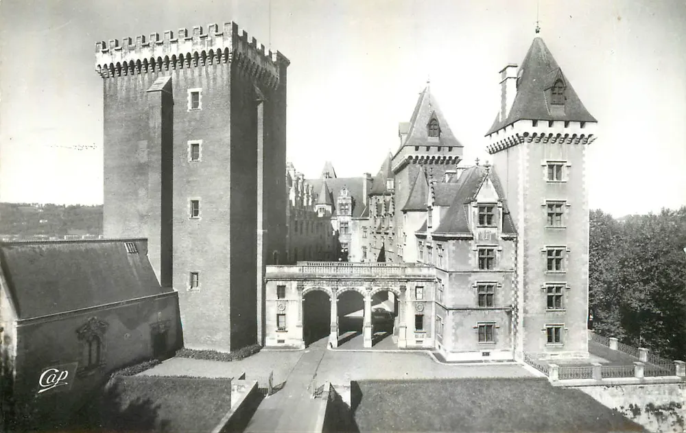 Pau (Basses-Pyrénées) — O Castelo - Fachada Leste (Le Danjon) — C.A.P. Paris (159) - Frente
