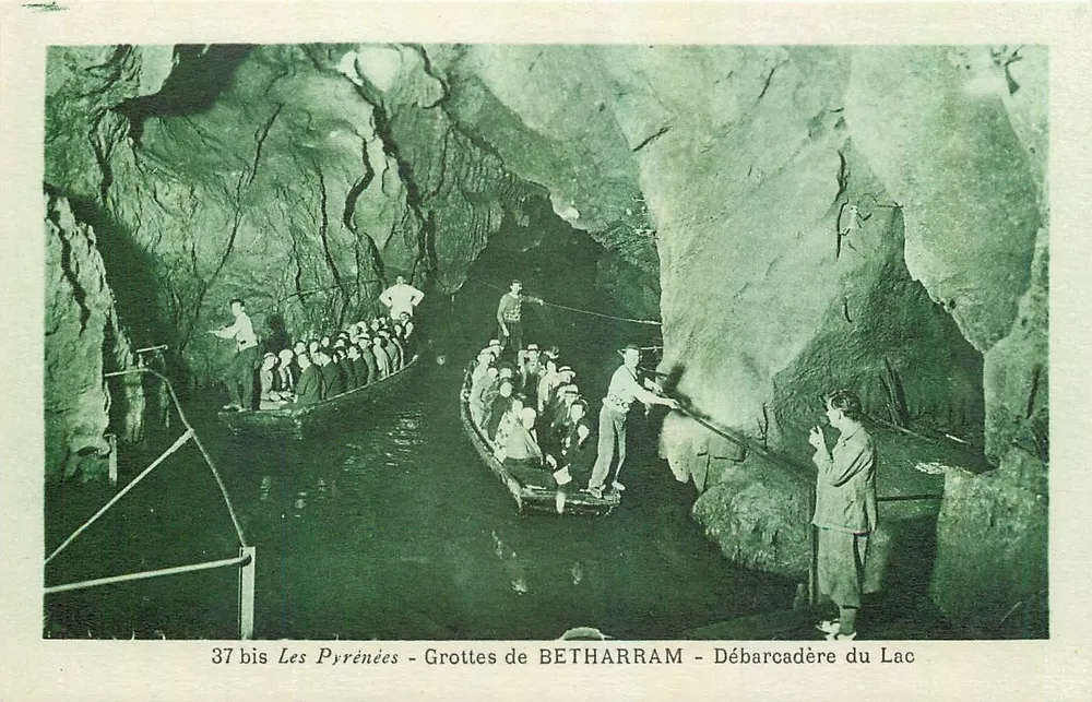 Grutas de BETHARRAM — Embarcadouro do Lago — Os Pirineus - Frente