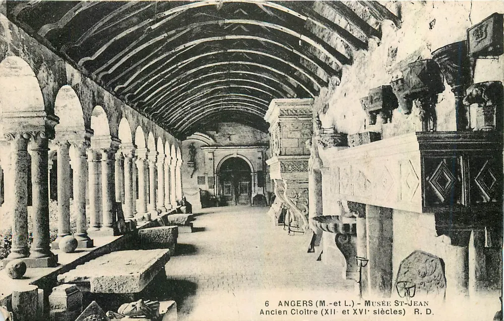 Angers (M.-et L.) - Museu Saint-Jean - Antigo Claustro (séculos XII e XVI) - R.D. - Frente