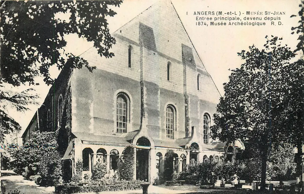 Angers (M.-et-L) - Musée Saint-Jean, entrée principale, devenu musée archéologique depuis 1874 - Recto