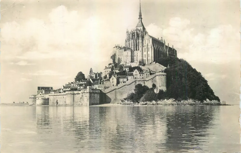Mont Saint-Michel — vue panoramique — Éditions L. Pierrot & F. G. Lévis - Recto