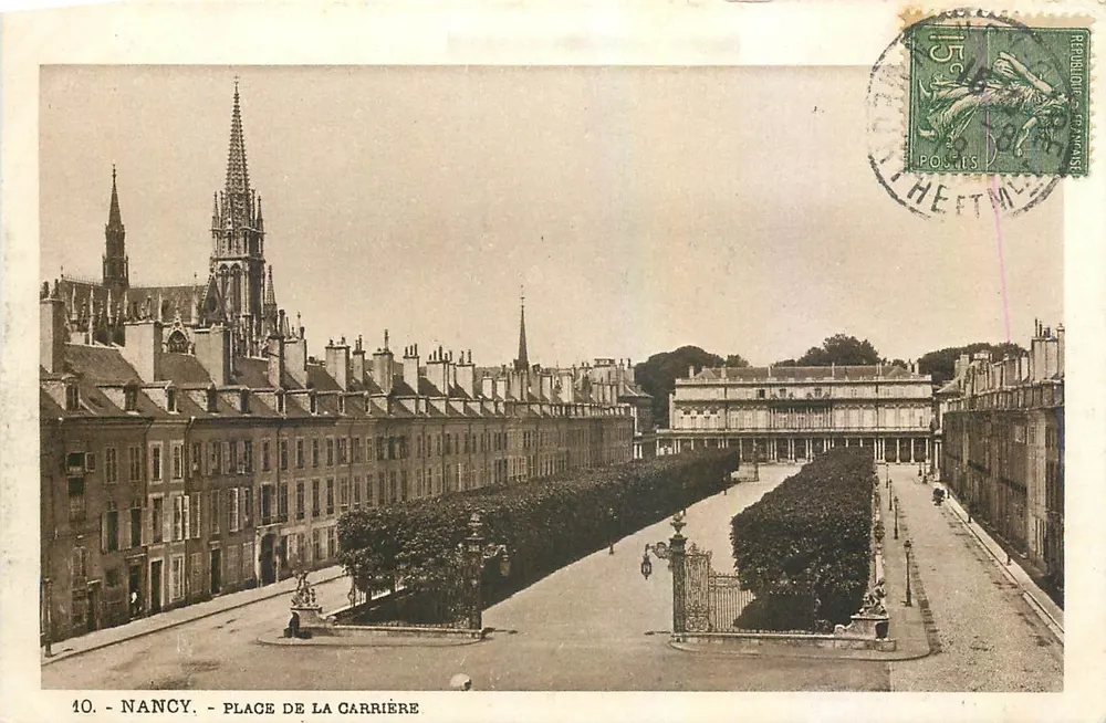 Nancy - Place de la Carrière — vista panorâmica com igreja e avenidas bordadas de arbustos — editor não identificado, n° 40 - Frente