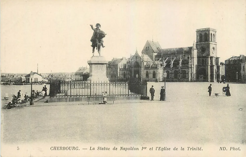 Cherbourg — Die Statue Napoleons I. und die Kirche der Dreifaltigkeit — ND. Phol. - Vorderseite