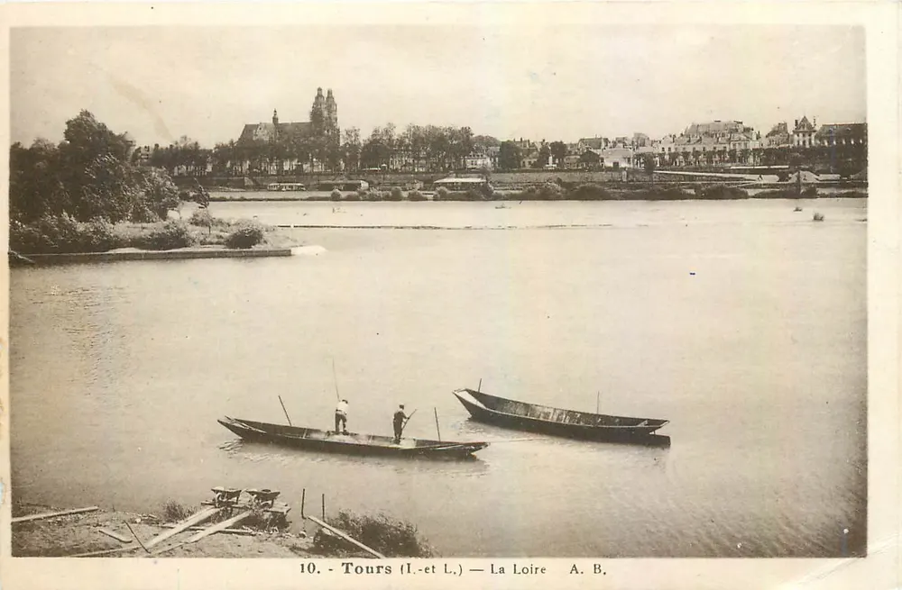 Tours (Indre-et-Loire) — A Loire — A. B. - Frente