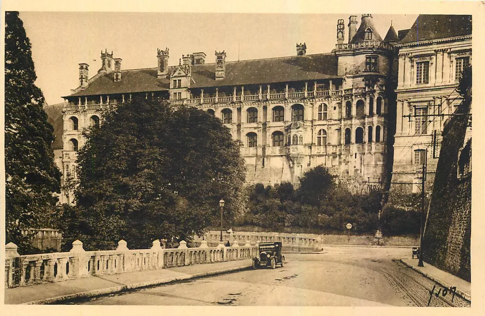 Castelo de Blois — Fachada de Francisco I — Éditions d'Art Marcel, Paris - Frente