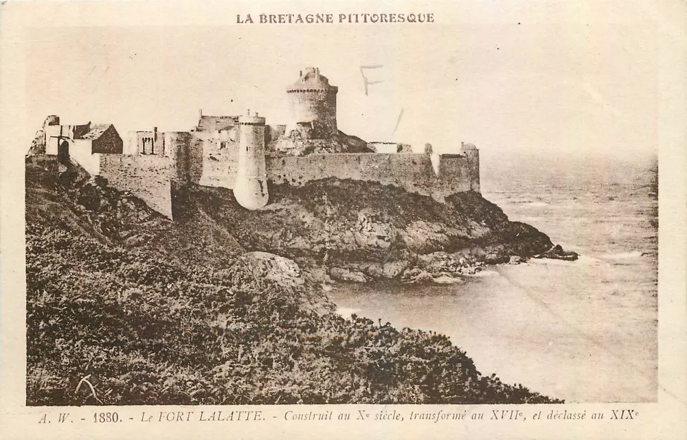 O Forte Lalatte — Construído no século X, transformado no século XVII, desclassificado no século XIX — A.W. - 1880 - Frente