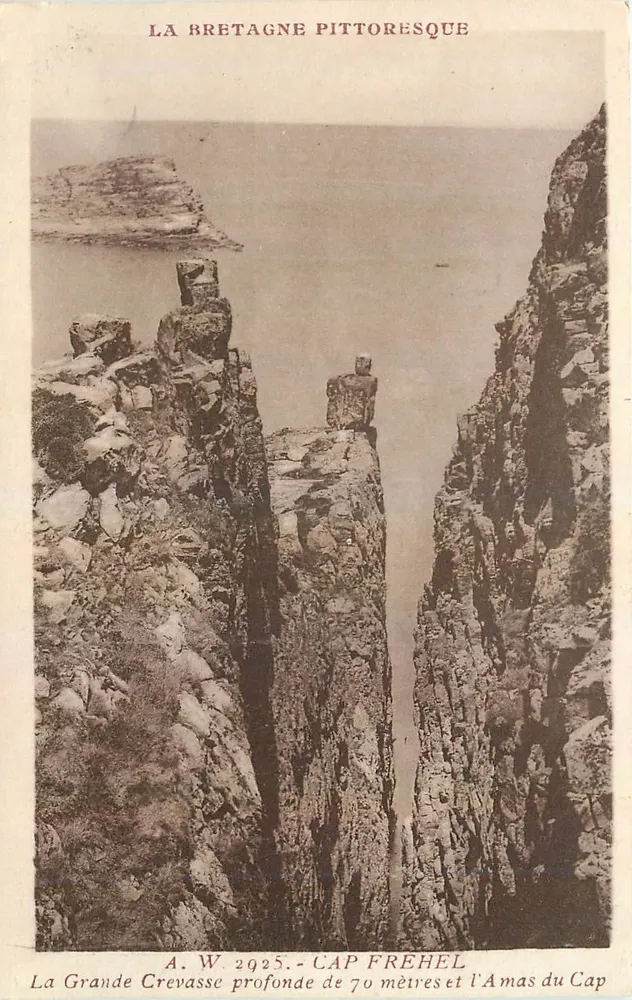 Cap Fréhel — A Grande Crevasse profunda de 70 metros e o Amas do Cap — A.W. 2925 - Frente