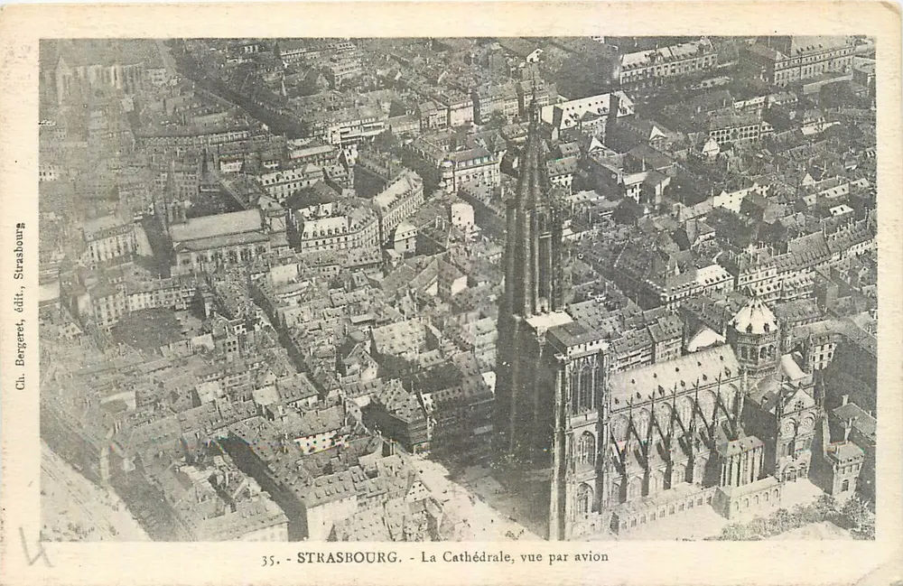 Strasbourg - La Cathédrale, vue par avion — Ch. Bergeret, édit., Strasbourg, n°35 - Recto