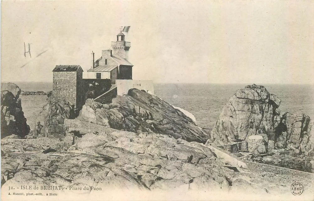Ilha de Brehat — Farol do Pavão — A. Mancsi, fot.-edit., em Binic - Frente