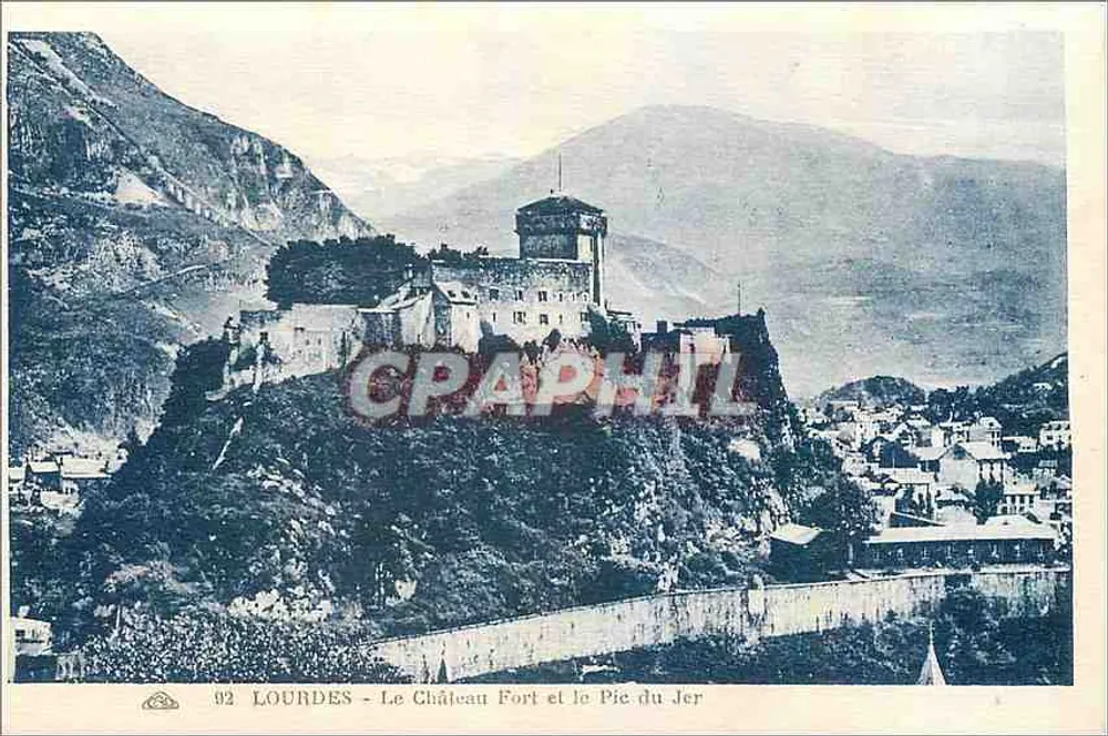 Lourdes - Le Château Fort et le Pic du Jer — 92 — éditée par l'Association des Arts Photographiques de Strasbourg - Recto