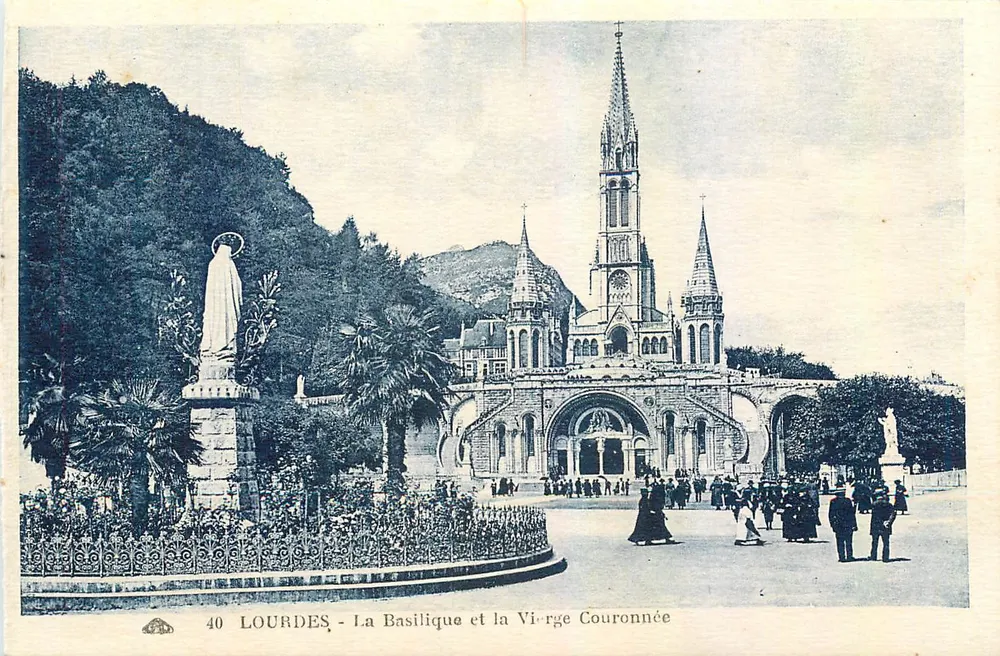 Lourdes - La Basilique et la Vierge Couronnée — éditeur : 40 Lourdes - Recto