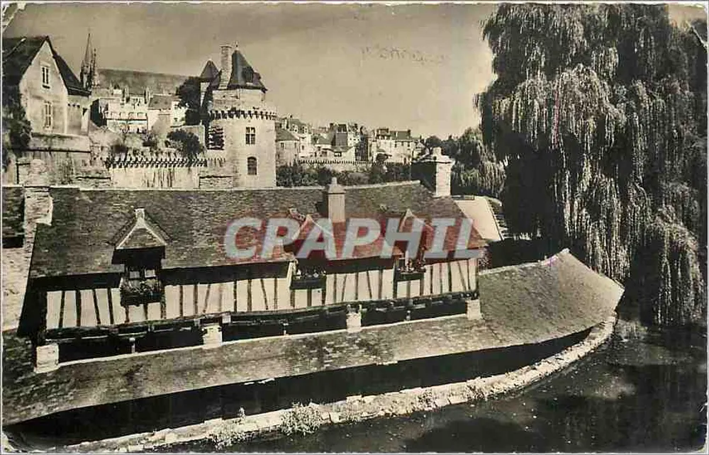 Vannes — Vieilles Maisons sur les Remparts — Éditions G. TIGNY - Recto