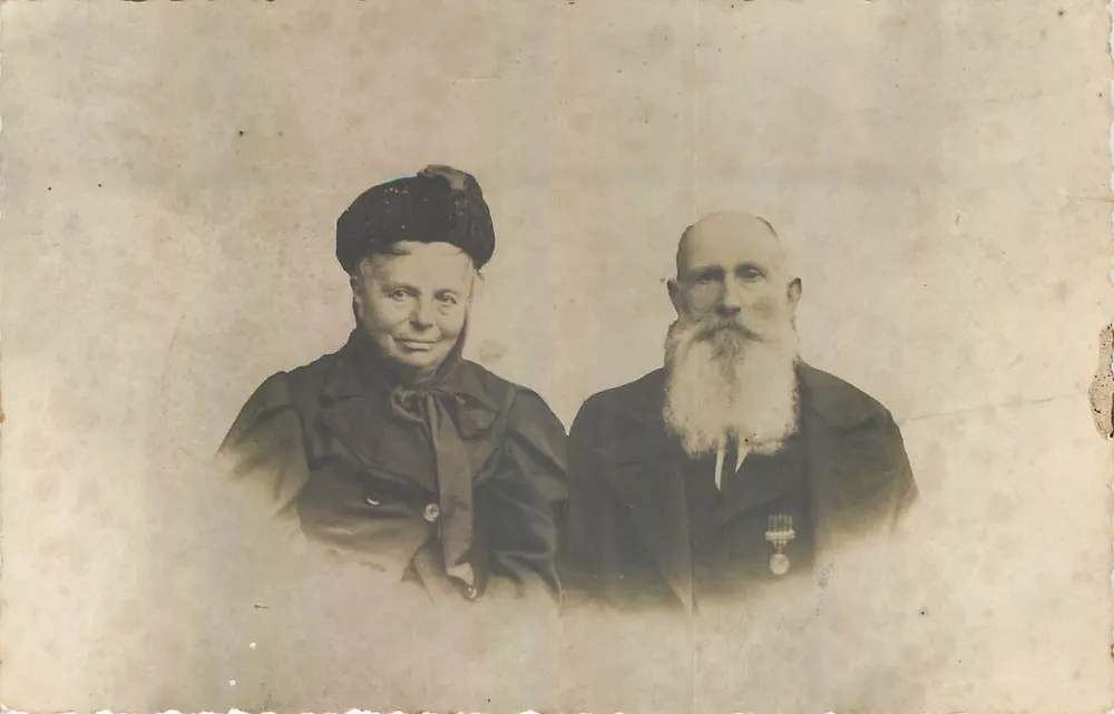 Couple âgé — portrait studio — éditeur Krak - Recto