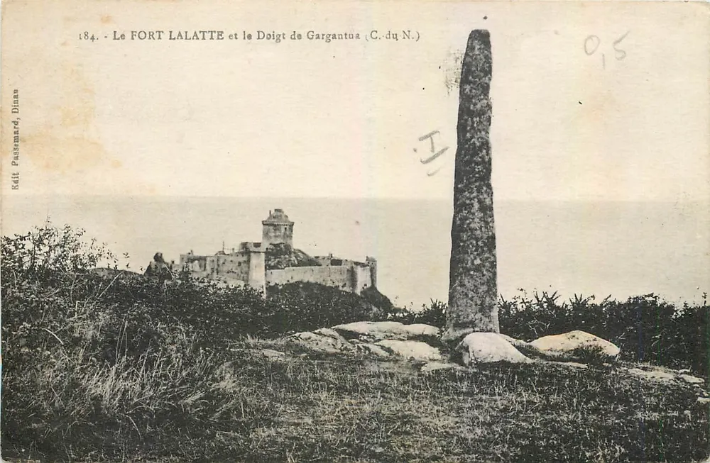 Le FORT LALATTE et le Doigt de Gargantua (C. du N.) — éditeur Passamard Dinaa, n° 184 - Recto