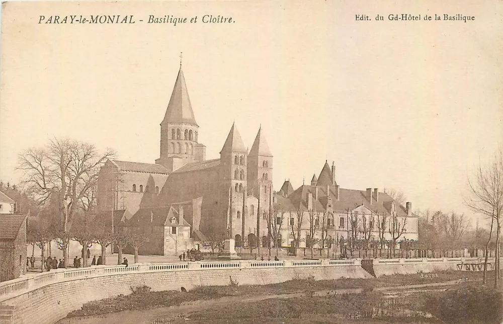 Paray-le-Monial - Basílica e Claustro — Edição do Grande Hotel da Basílica - Frente