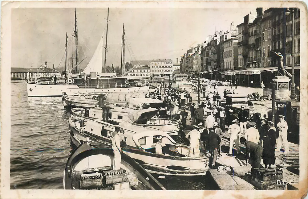 Toulon — Vista do cais — C. A. Trasbourg - Paris - Frente