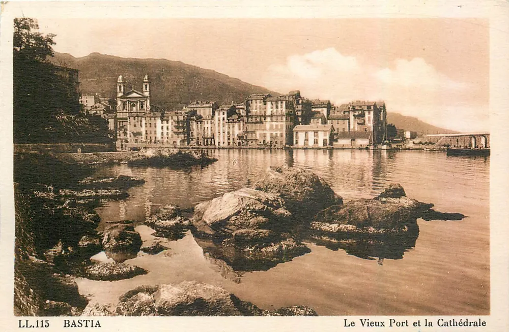 Bastia — Der alte Hafen und die Kathedrale — LL.115 — Cie des Arts Photomécaniques, Paris - Vorderseite