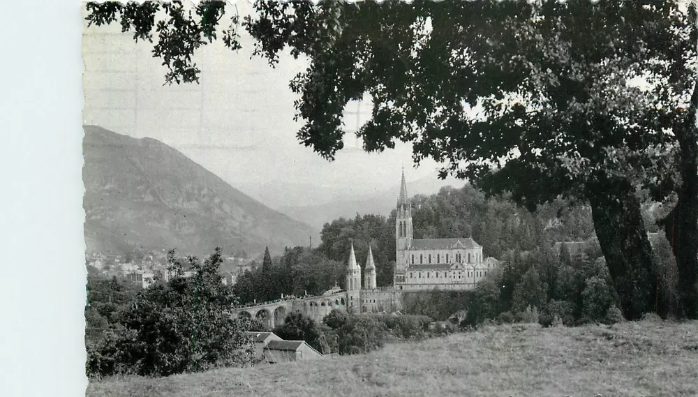 Lourdes — A Basílica e o Pic du Jer — Edição Palais du Rosaire - Frente