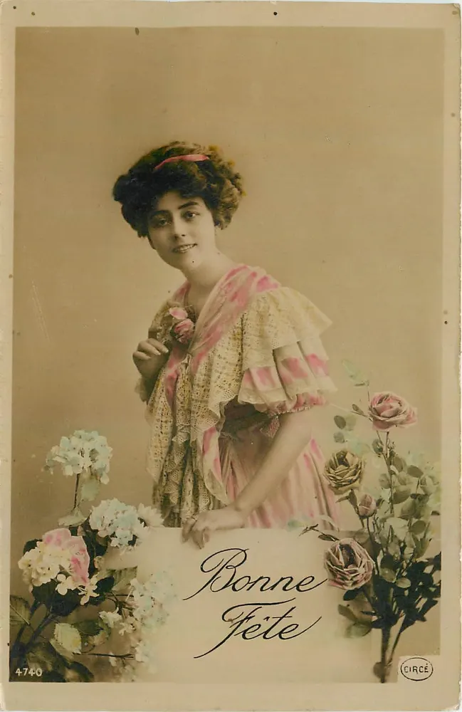 Jeune femme en robe rose — Bonne Fête — CIRCÉ n°4740 - Recto