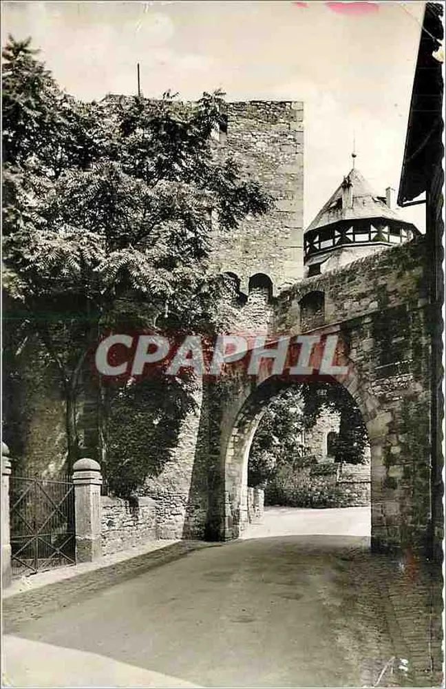 सुरक्षा द्वार के साथ गोल टॉवर — अल्जे/राइनहेसेन — एडिटर ऑरिजिनलफोटोज - आगे