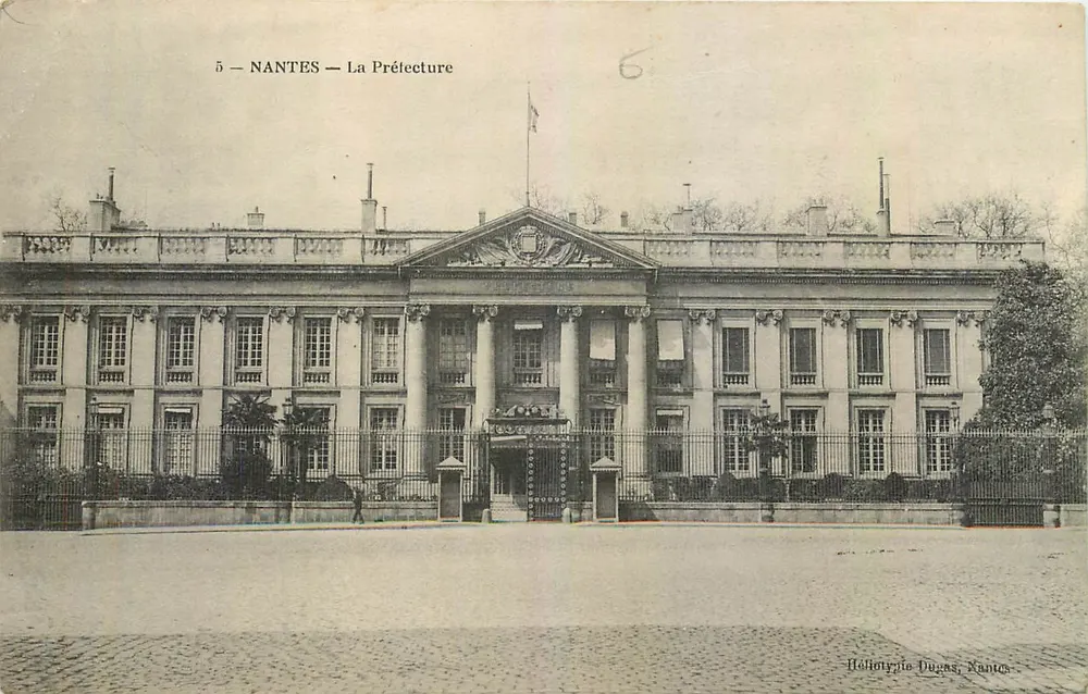 NANTES — A Prefeitura — Héloïse Dugas, Nantes - Frente