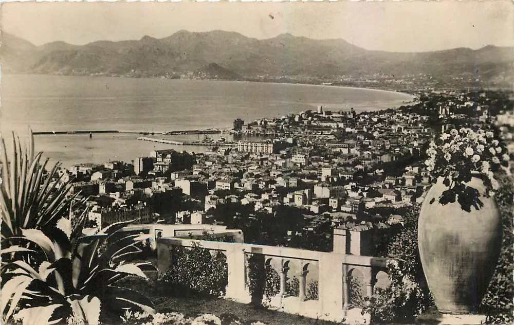 Cannes — Vista tirada de Super-Cannes — Éditions Loëi - Frente