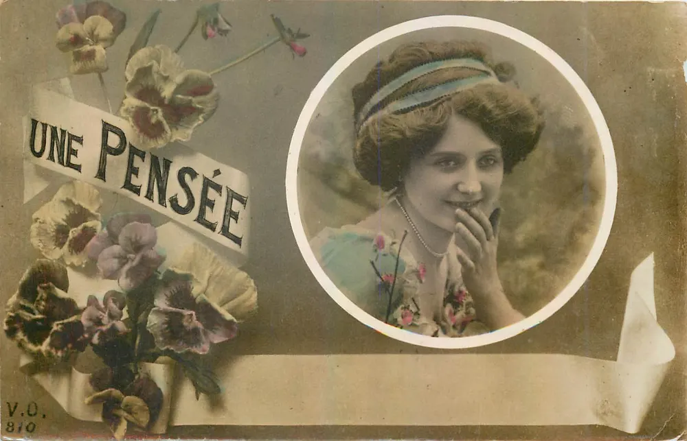 Femme souriante — portrait circulaire — V.O. 819 - Frente