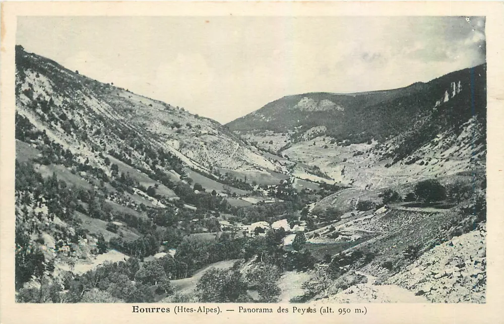 Eourres (Hautes-Alpes) — Panorama das Peyres (alt. 950 m.) - Frente