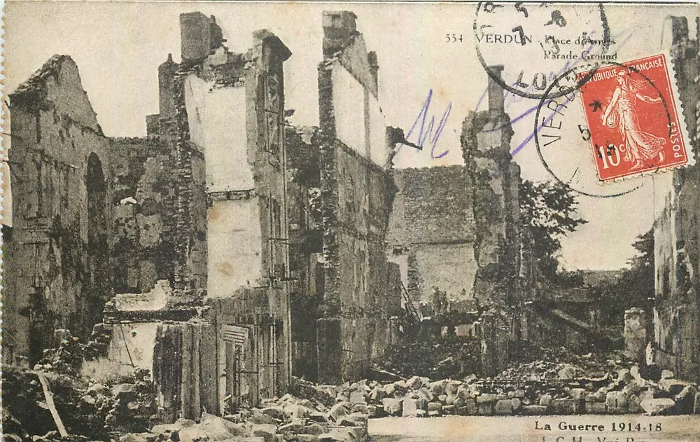 Verdun — Place des Anges après la guerre 1914-18 — J.C.H. Voir Paris - Recto