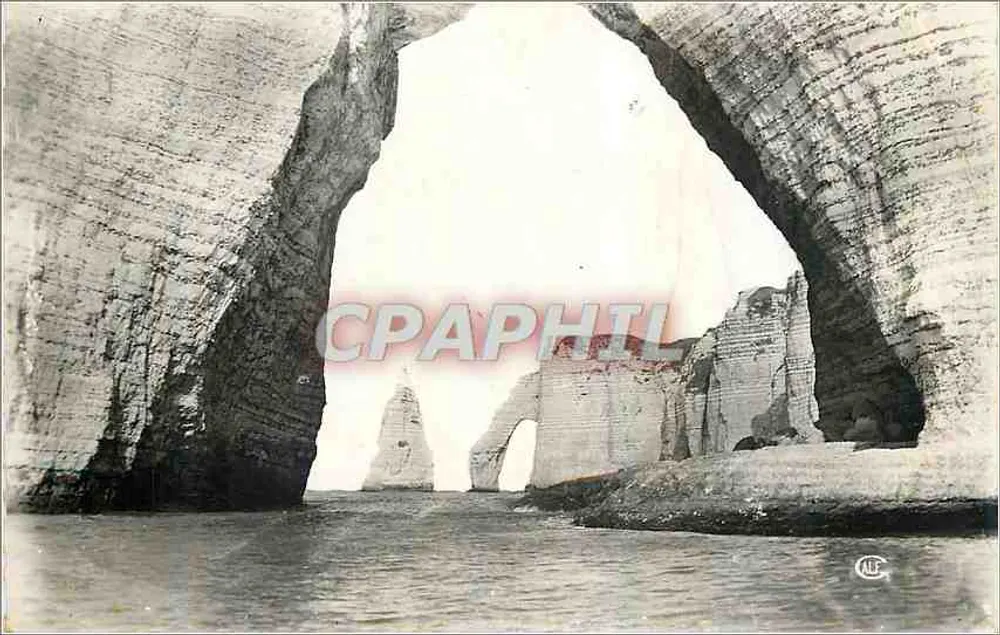 As falésias de Étretat — vista das arcos naturais — Edição G. F. Leclay, La Manneporte - Frente