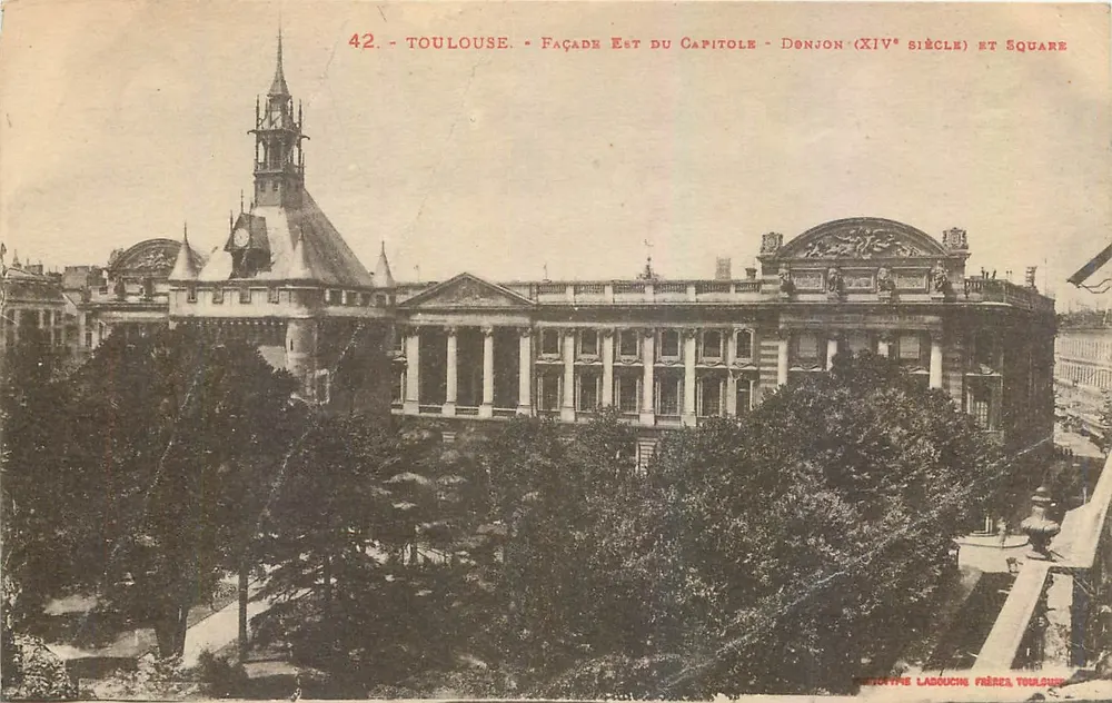 Toulouse - Fachada Leste do Capitólio - Torre (século XIV) e Praça — Antoine Lagouche Frères, Toulouse, n°42 - Frente