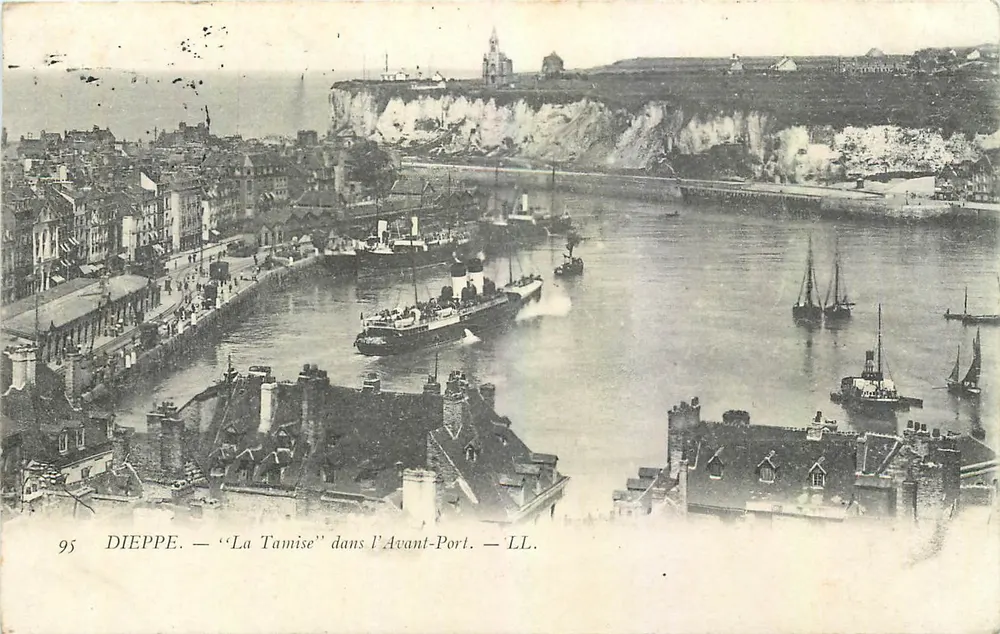 Dieppe — 'La Tamise' dans l'Avant-Port — LL. - Recto