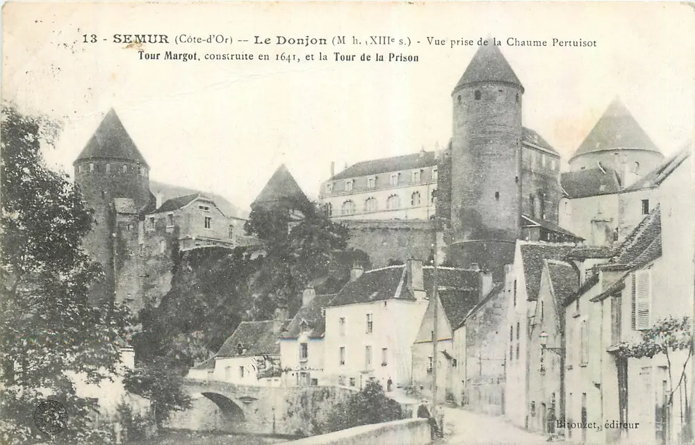 Semur (Côte-d'Or) — Der Bergfried (M. h. XIIIe s.) — Ansicht aus der Chaume Pertuisot - Vorderseite