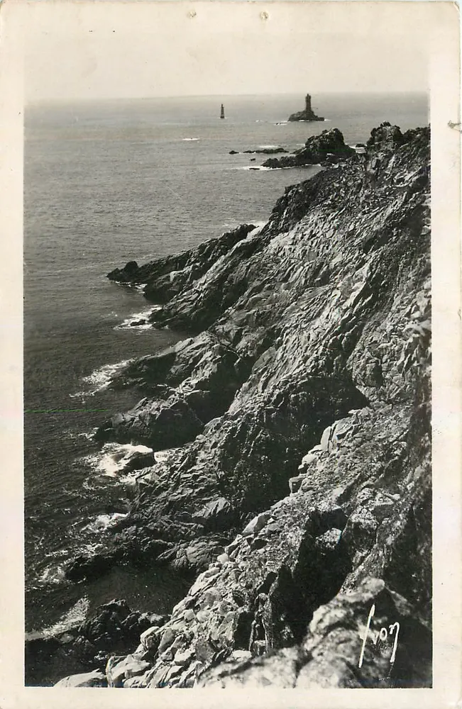 Pointe du Raz (Finistère) — L'Éperon et le Phare de la Vieille — Les Éditions d'Art - Recto