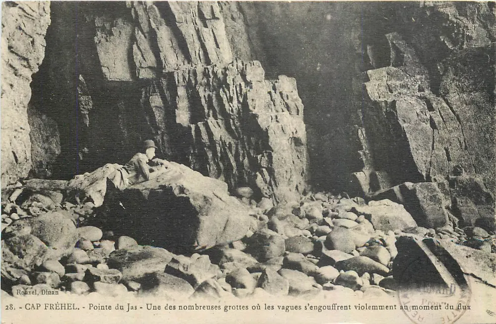 CAP FRÉHEL - Pointe du Jas - Höhlen, in denen die Wellen während der Flut eindringen — Rouxel, Dinan, n°28 - Vorderseite