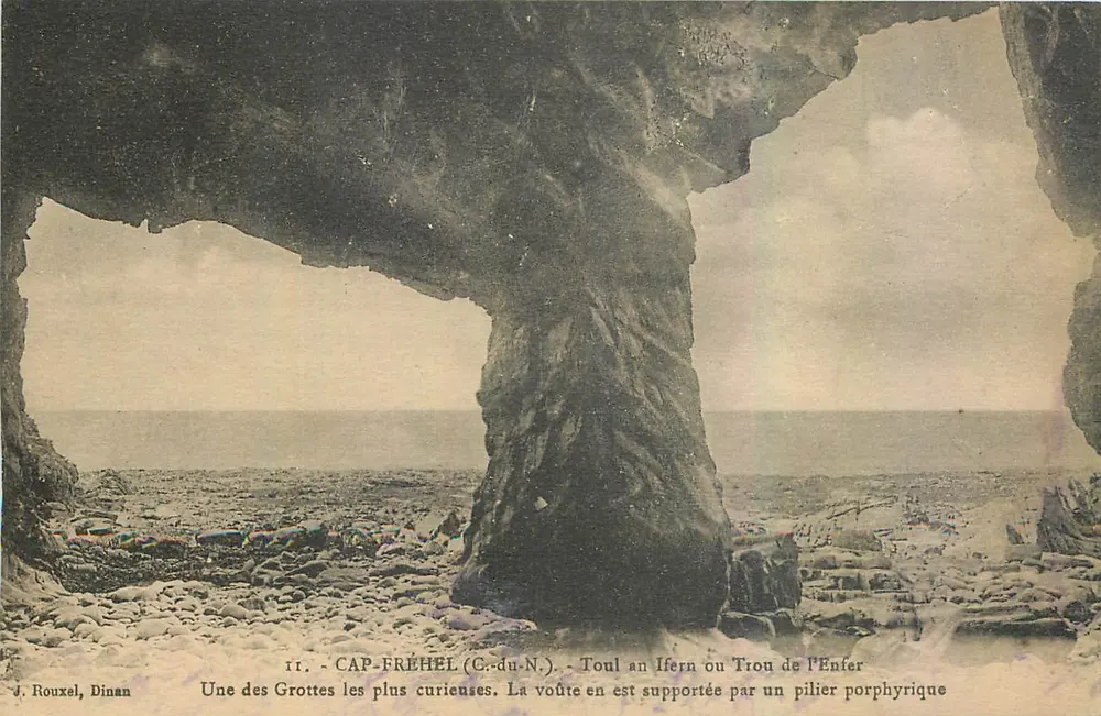 Cap Fréhel (C.-du-N.) — Höhle Trou de l'Enfer — J. Rouxel, Dinan - Vorderseite