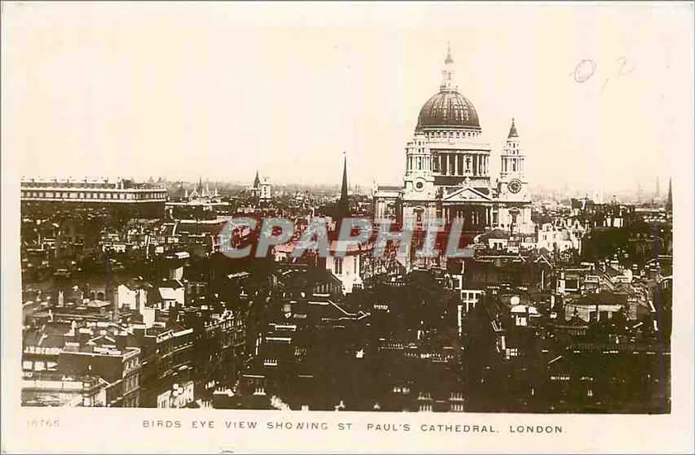 Vue aérienne de Londres — Cathédrale Saint-Paul — Kingsway Real Photo Card, série 03 - Recto