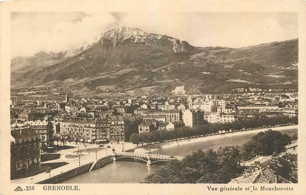 Grenoble — Vista geral e o Moucherotte — C.P. des Arts Photomécaniques Schiltigheim - Frente