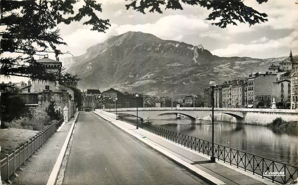 Grenoble (Isère) — Ponte da Cidadela e os Rupestres — A Garça - Frente