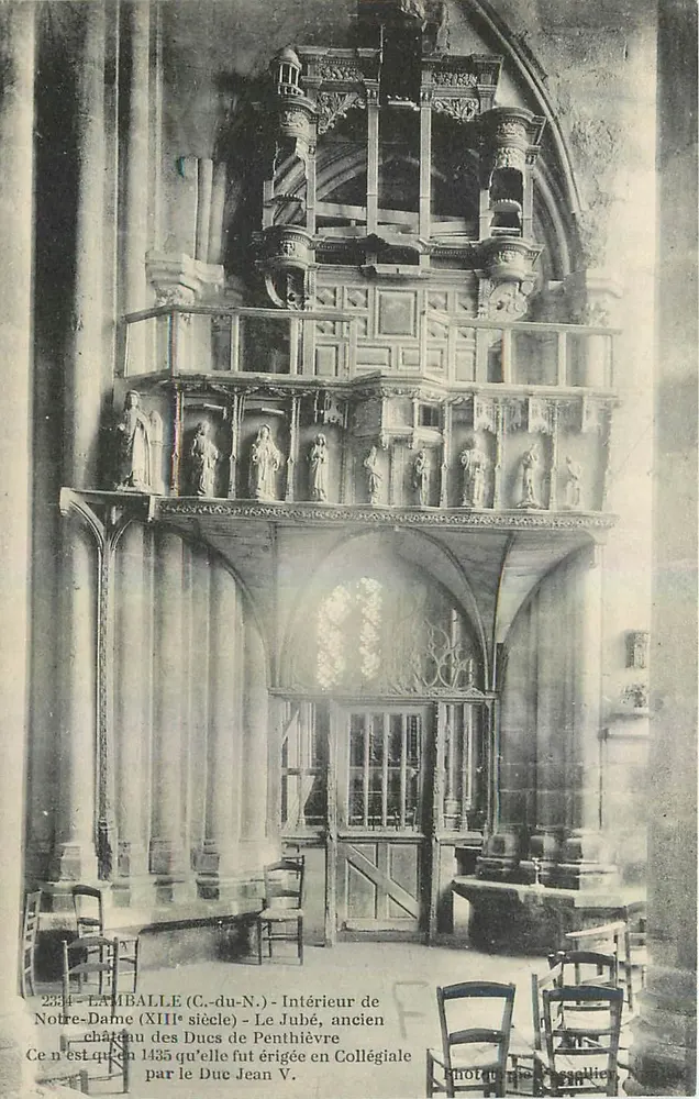 Lamballe (C.-du-N.) - Interior de Notre-Dame (século XIII) - O Jubé, antigo castelo dos Ducs de Penthièvre - Frente
