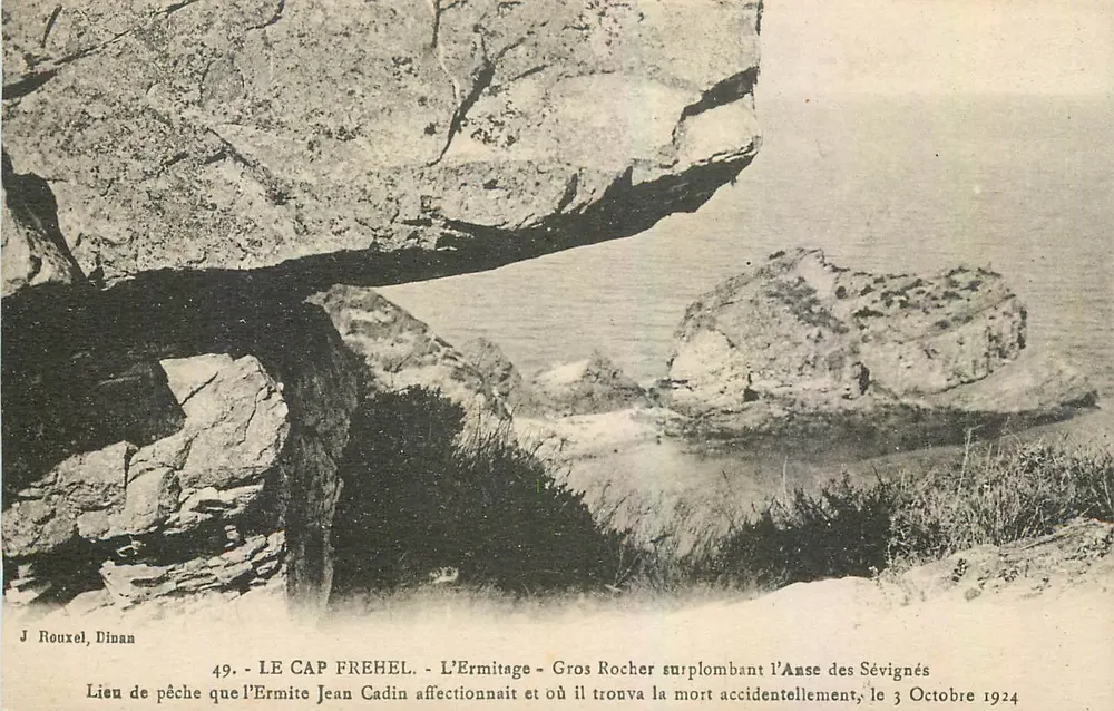 Le Cap Fréhel — Das Einsiedlerhaus — Großer Felsen über der Anse des Sévignés — J. Rouxel, Dinan, n°49 - Vorderseite