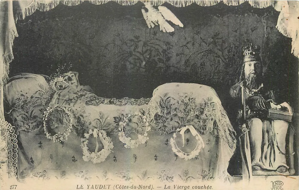 Le Yaudet (Côtes-du-Nord) — La Vierge couchée — JND hot. - Recto