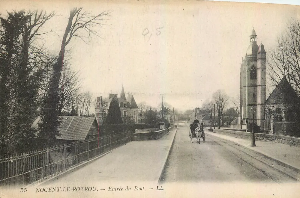 Nogent-le-Rotrou — Entrance to the Bridge — LL - Front