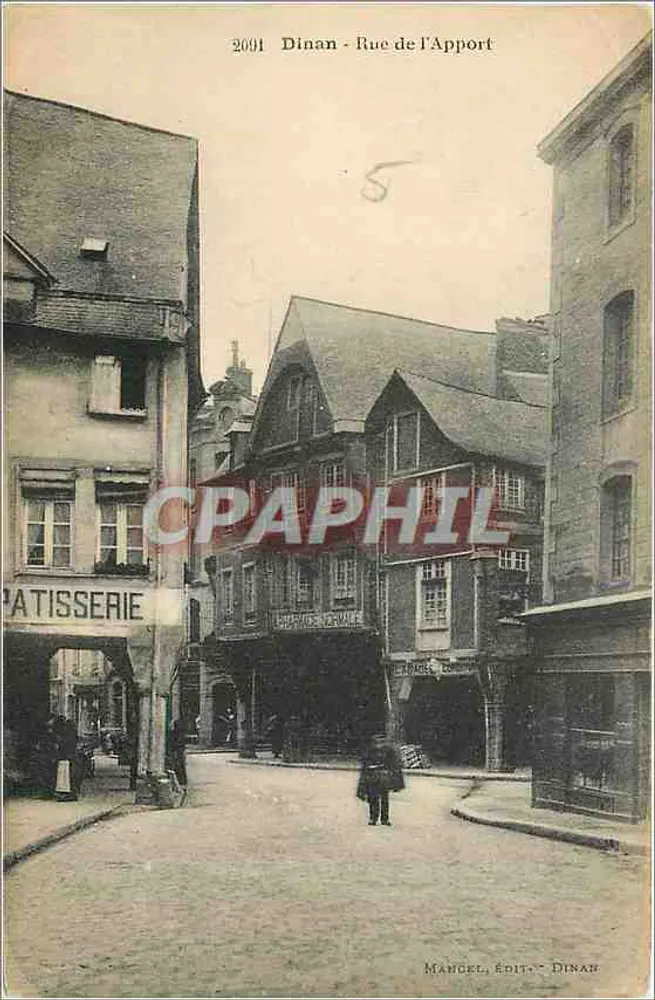 Dinan - Rue de l'Apport — vue de la rue avec bâtiments et enseigne de patisserie — Mangel, édit. Dinan - Recto